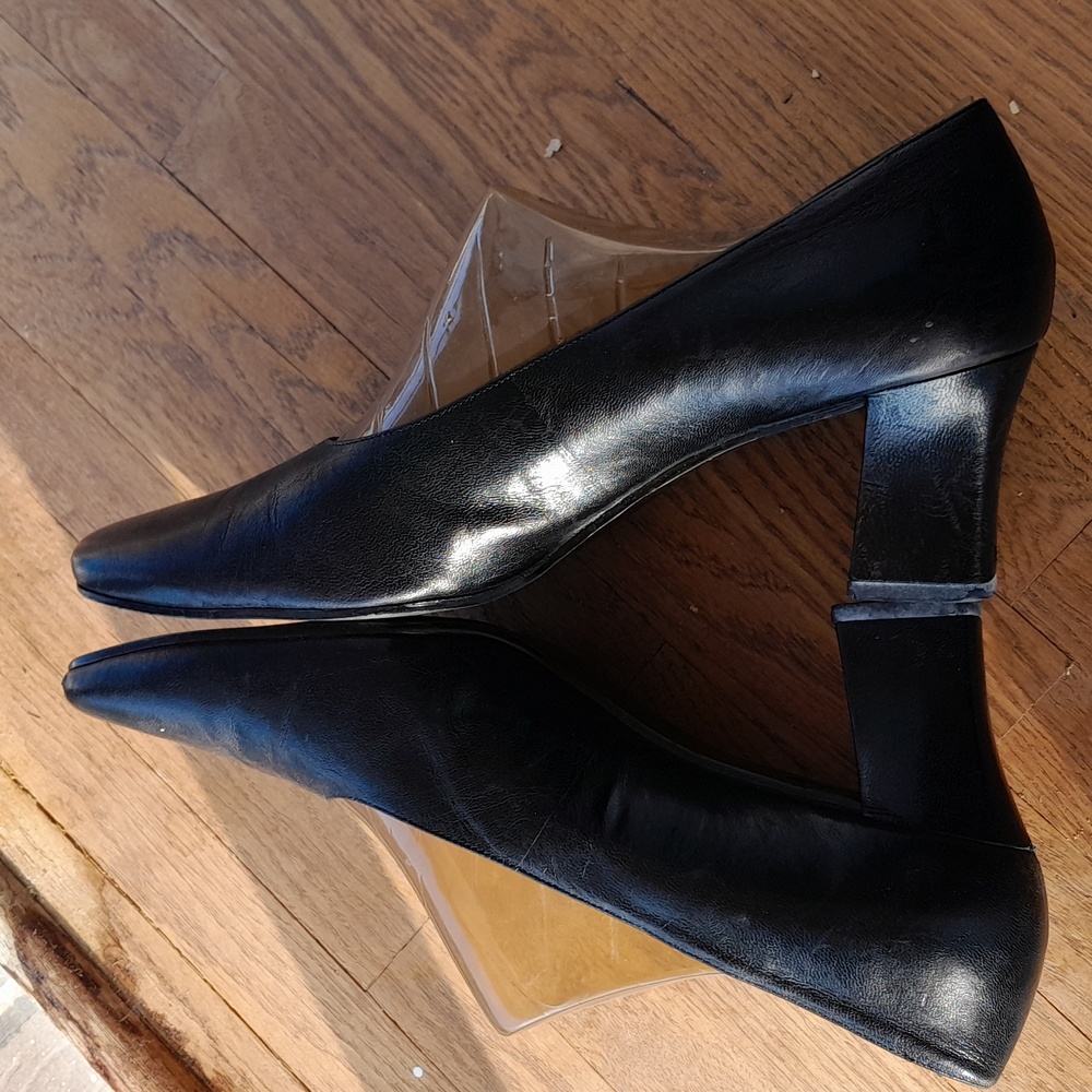 Vintage Enzo Angioloni Destressed Pumps - Picture 4 of 10